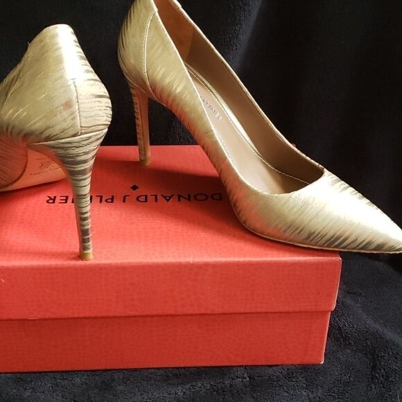 DONALD J. PLINER PRESLI-R7 PLATINO METALLIC SHOES - Picture 8 of 16